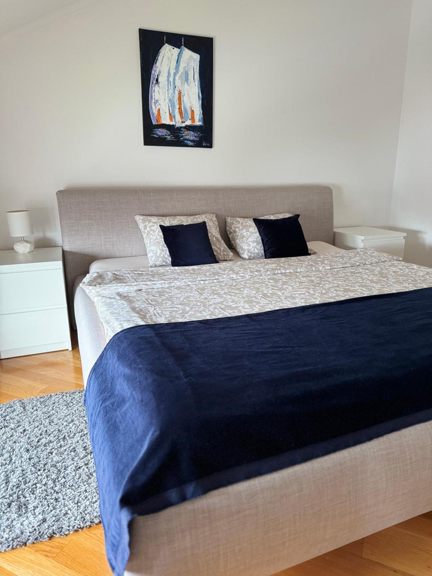 Corina Apartment *